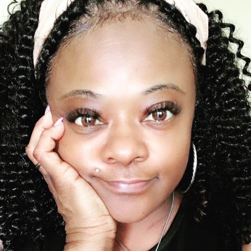 Meet your Posher, Donielle